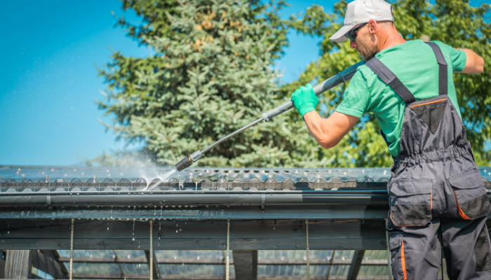 eaves troughs cleaning